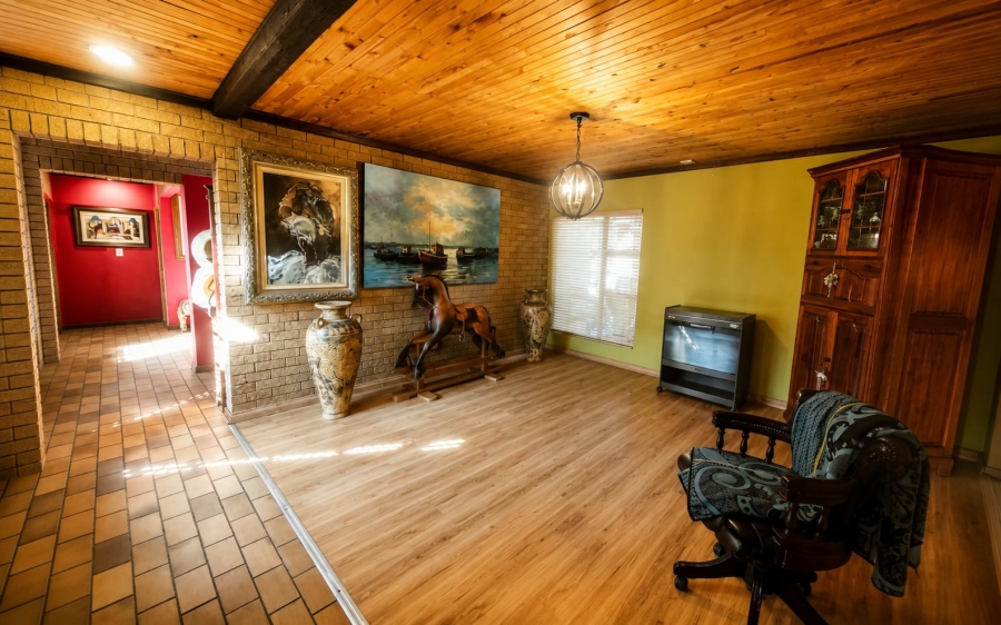 4 Bedroom Property for Sale in Pentagon Park Free State